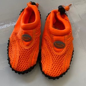 Toddlers Size 7 East Wave Water Shoes Stretch Drawstring Beach Neon Rubber NWOT